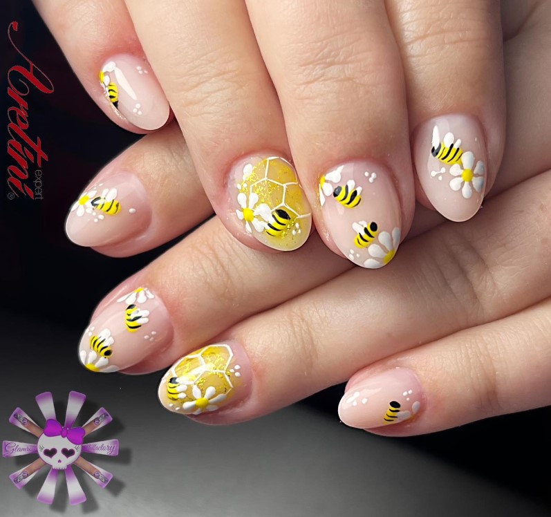 Honeycomb and bumble bee design