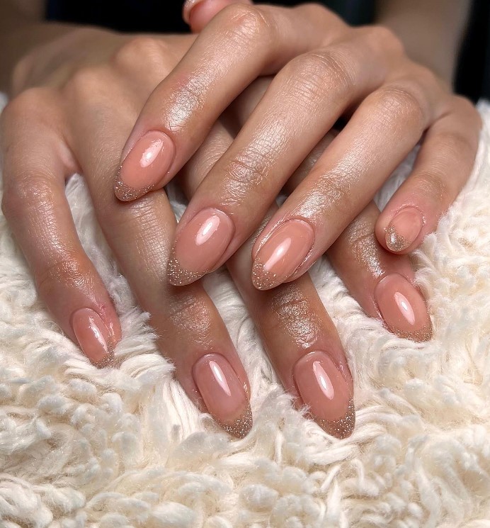 Natural base with glittery tips