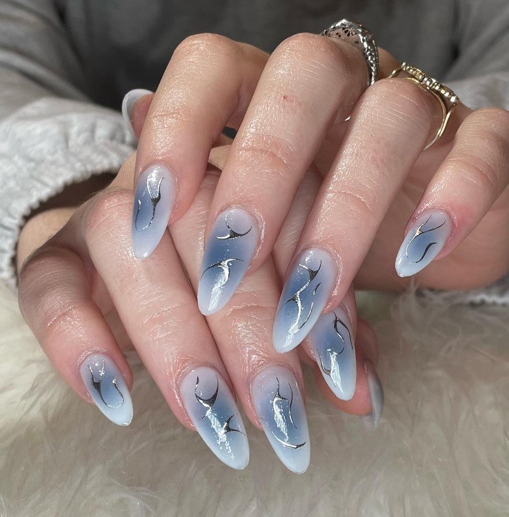 aura nails with chrome line art