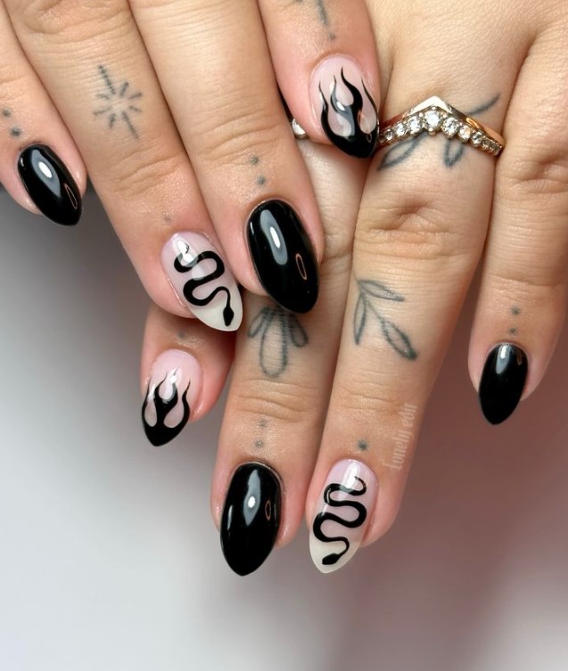 Nails with snake details