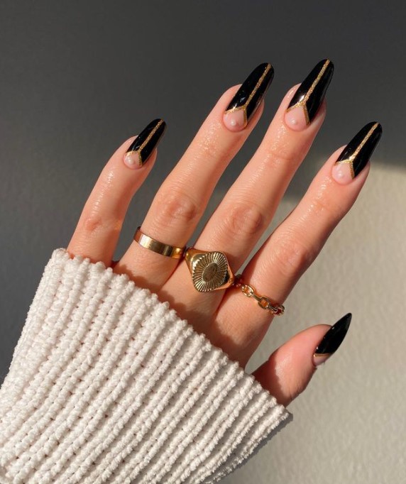  Classy Black Nails With Golden Details