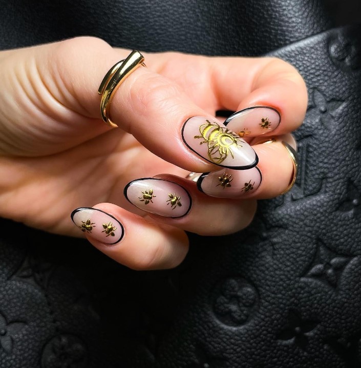 bee nail design