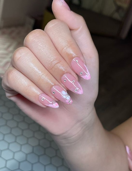 Almond shape French nails