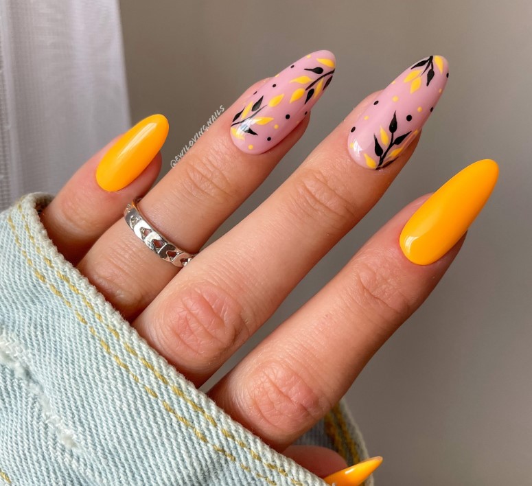 Nails in Fall Colors: September nail ideas