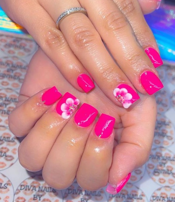 Short Pink Nails With a Flower