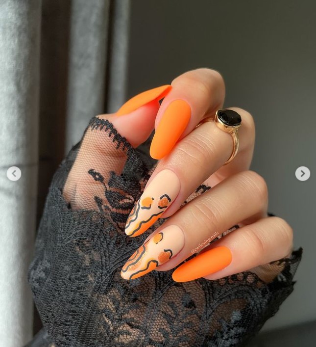 September nail ideas in fall warm colors