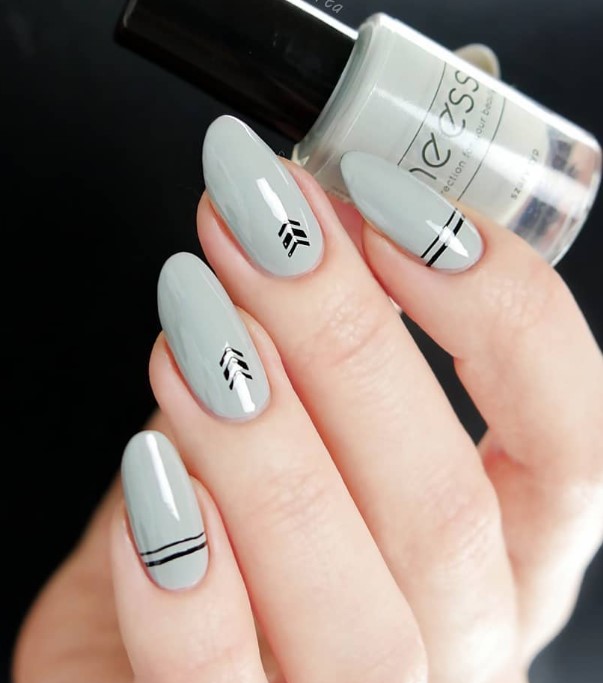 Almond Shaped Geometric Mani