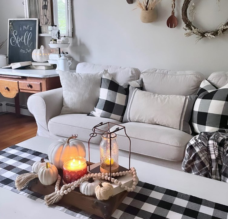 Black and White check with Pimpkin Decor