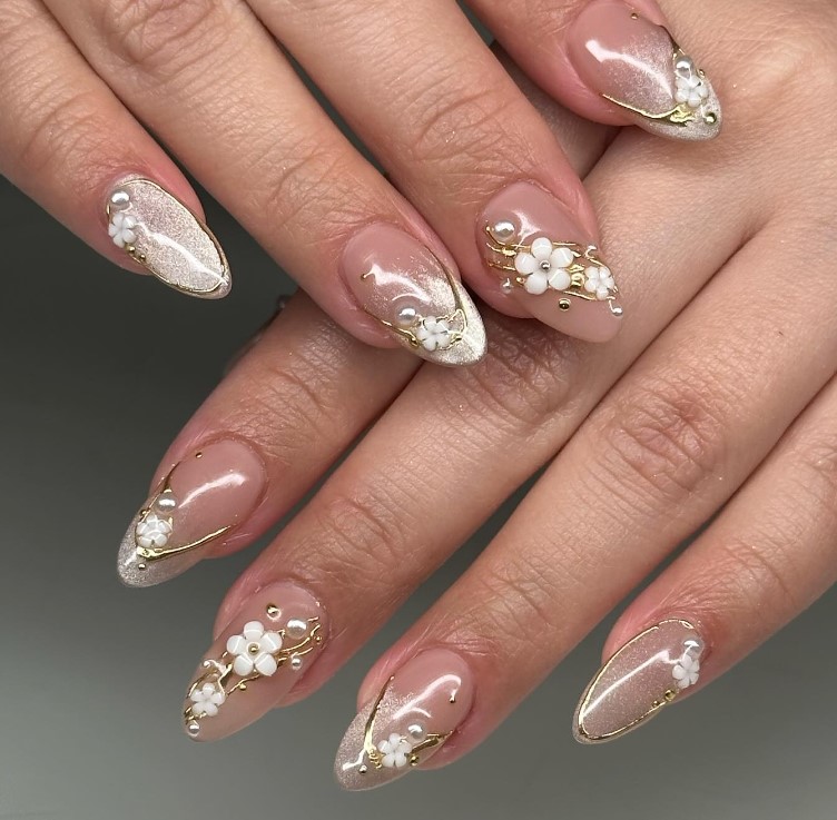 Cateye Golden Nails with flowers