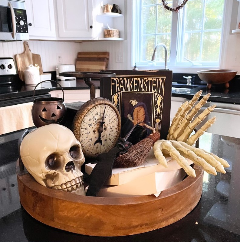 Centrepiece with Skull and skeleton Hand