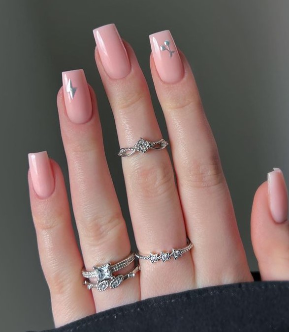 Minimalist square nails with silver design