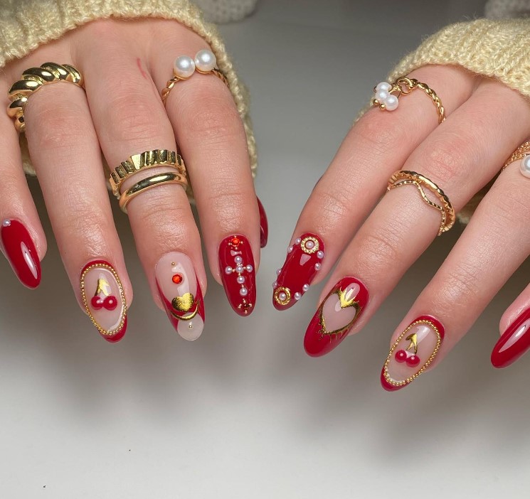  Nails with gold art