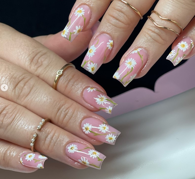  Natural  Coffin Short Nails with Summer White Flowers