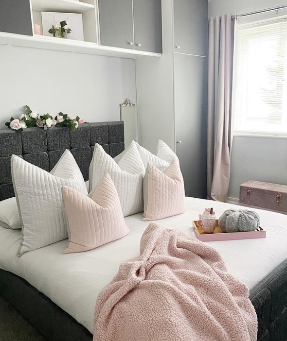 Pink and grey Autumn decor