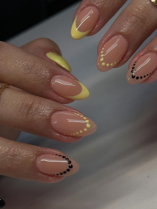 Yellow and black minimalist nails