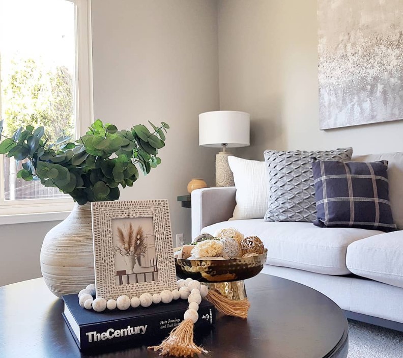 Simple and beautiful coffee table centrepiece