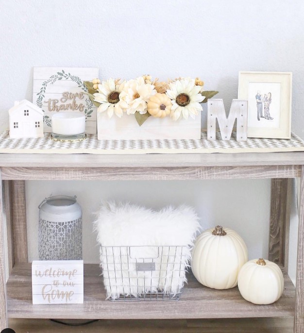 Thanksgiving Entryway table decor