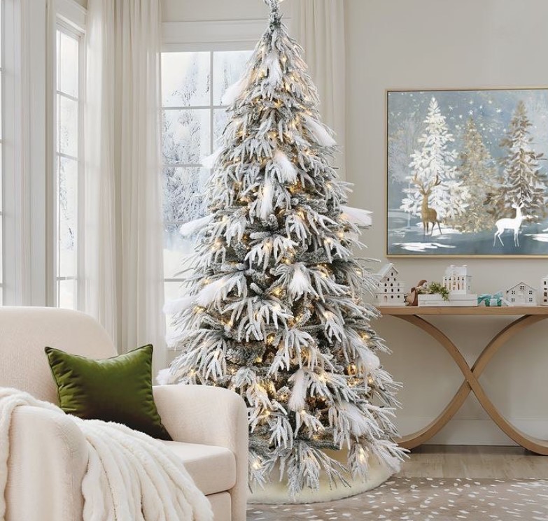 Amazing Artwork Decor and Christmas Tree