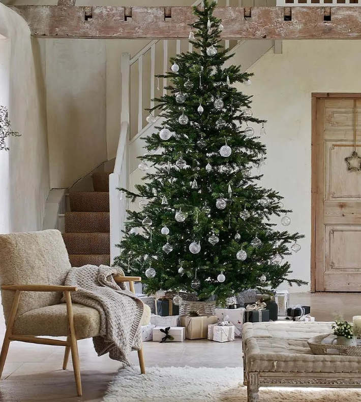 Rustic Living Room Christmas Decor